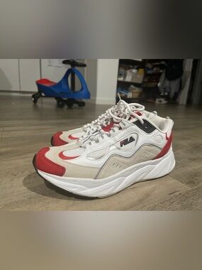 FILA White and Black Interior Tag women’s Shoe Size 9